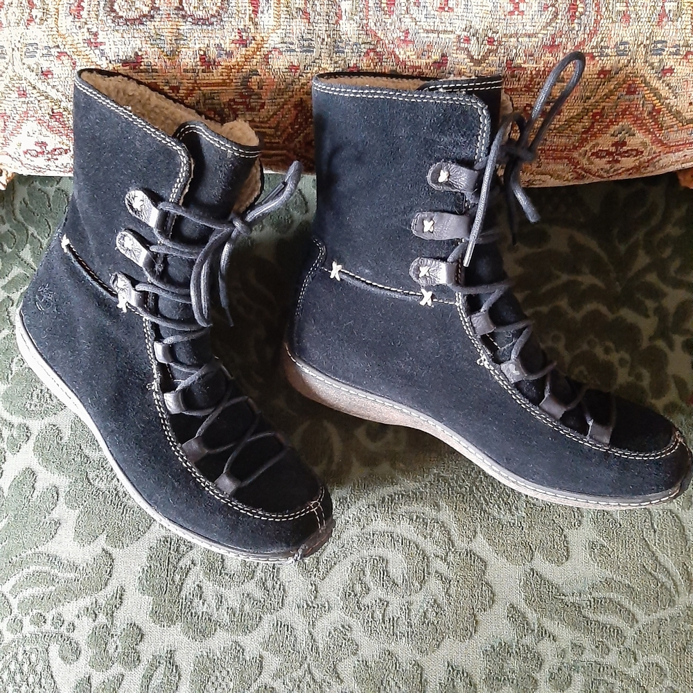 *SOLD* Timberland Suede Sherpa Lined Lace Up Ankle Boots 61355 - Picture 2 of 13